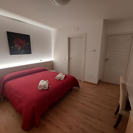 Locanda Rossa Hotel Romans di Varmo Cameră foto