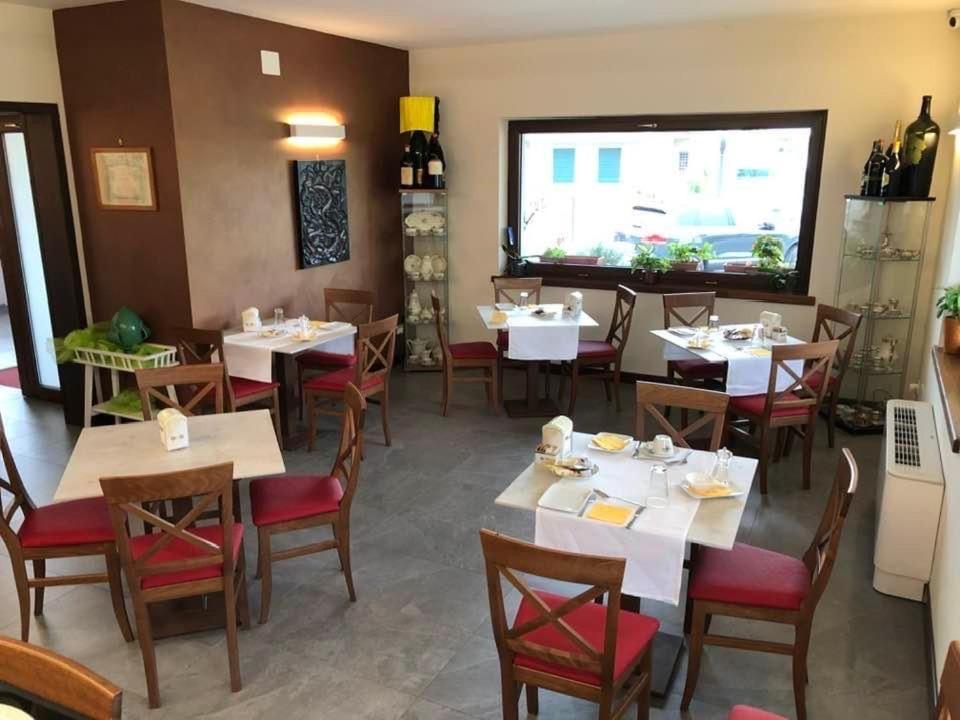 Locanda Rossa Hotel Romans di Varmo Exterior foto